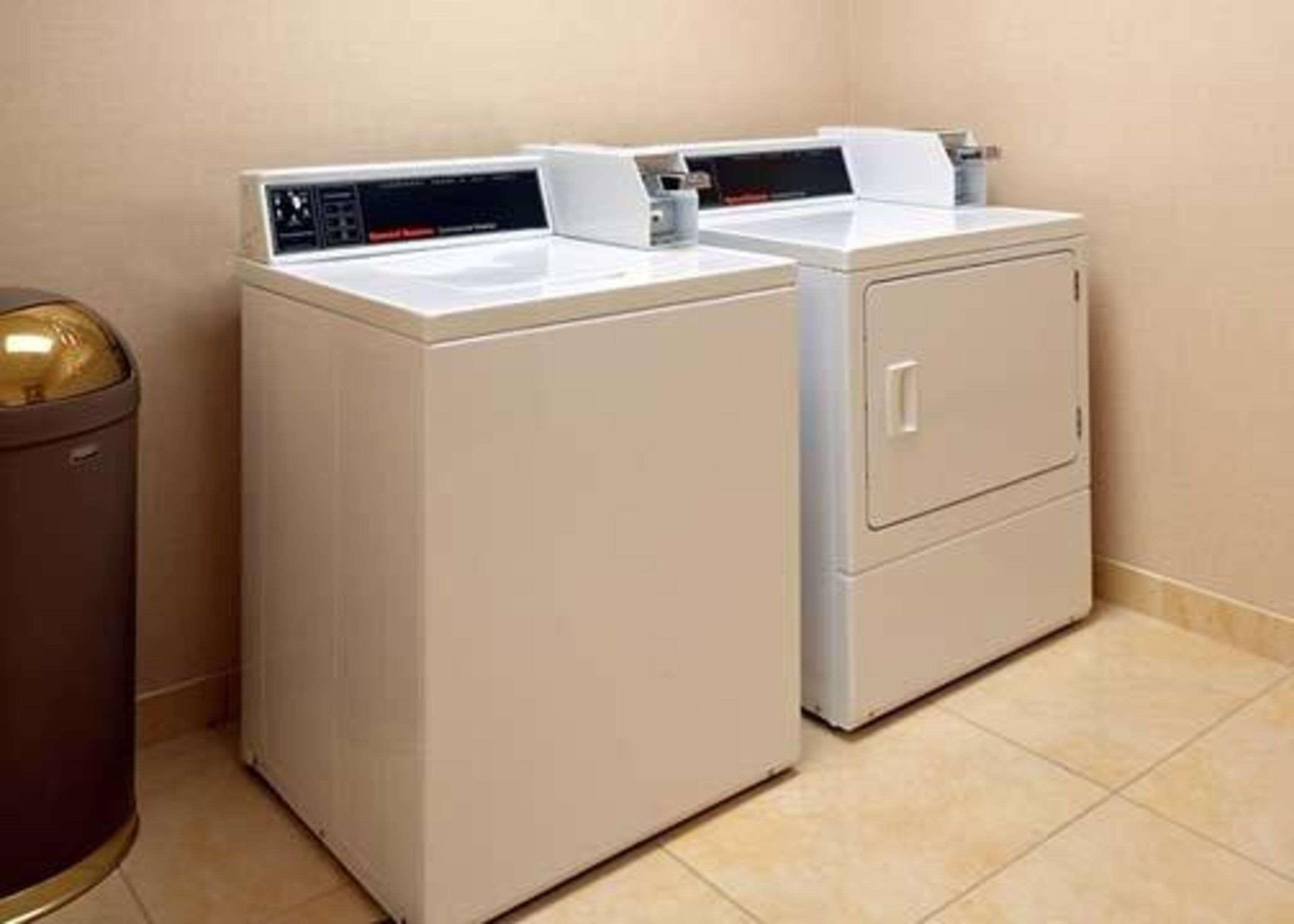 Quality Inn Brunswick Cleveland South Eksteriør billede