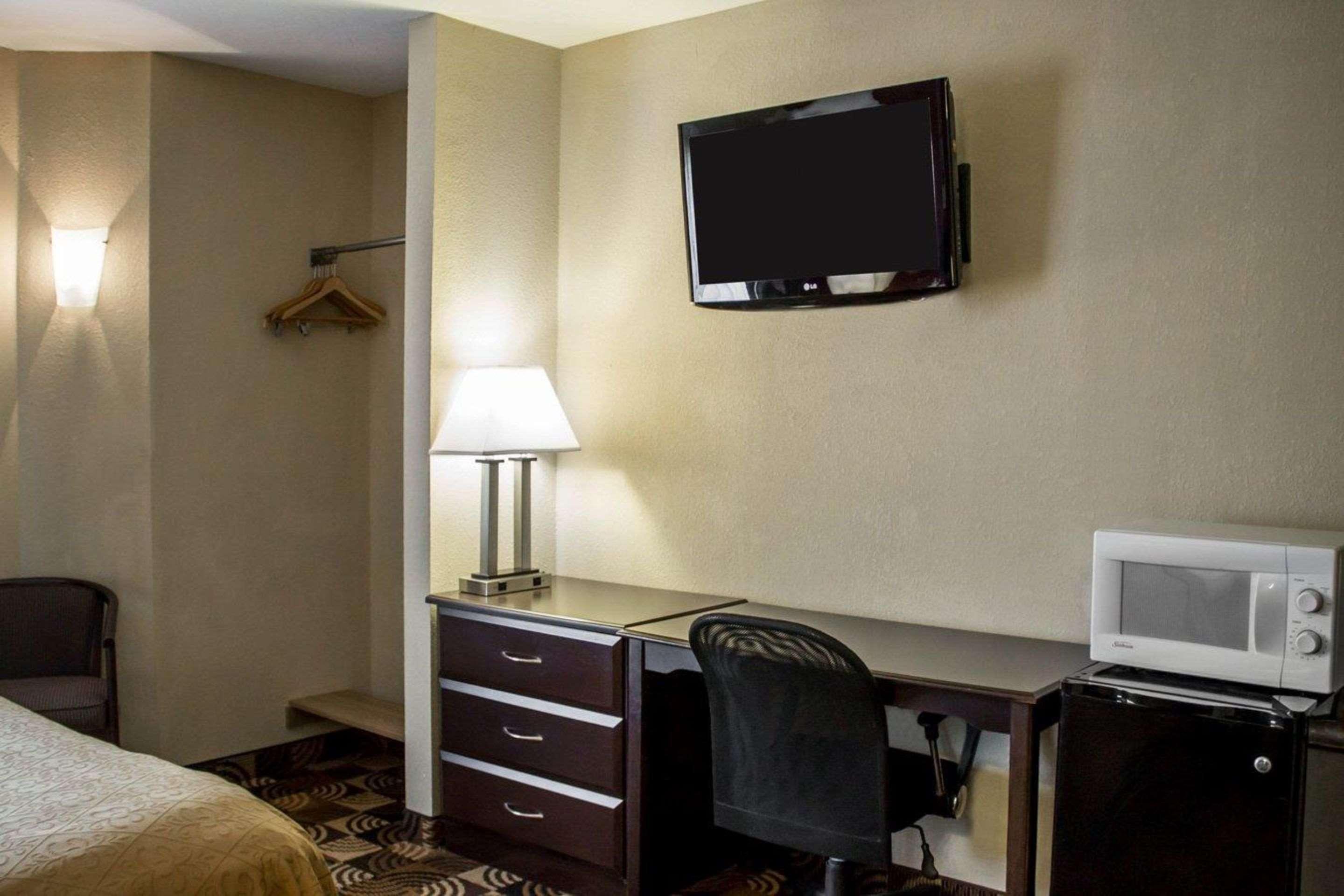 Quality Inn Brunswick Cleveland South Eksteriør billede